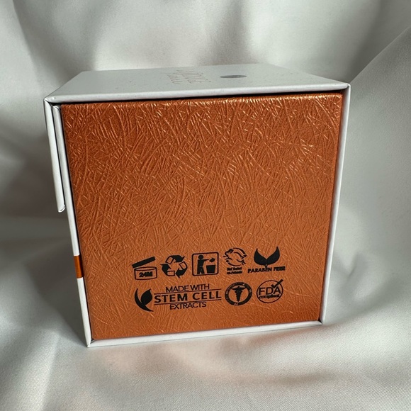 La Rouge Pierre Vitamin C Hydrating Cream - Picture 8 of 10